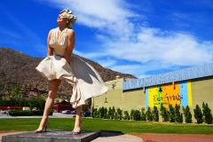 Marilyn visits Palm Springs, California